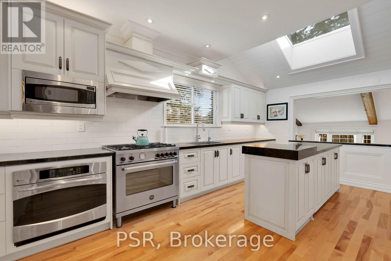 124 Elmpine Trail, King, Ontario  L7B 1K4 - Photo 18 - N12328120