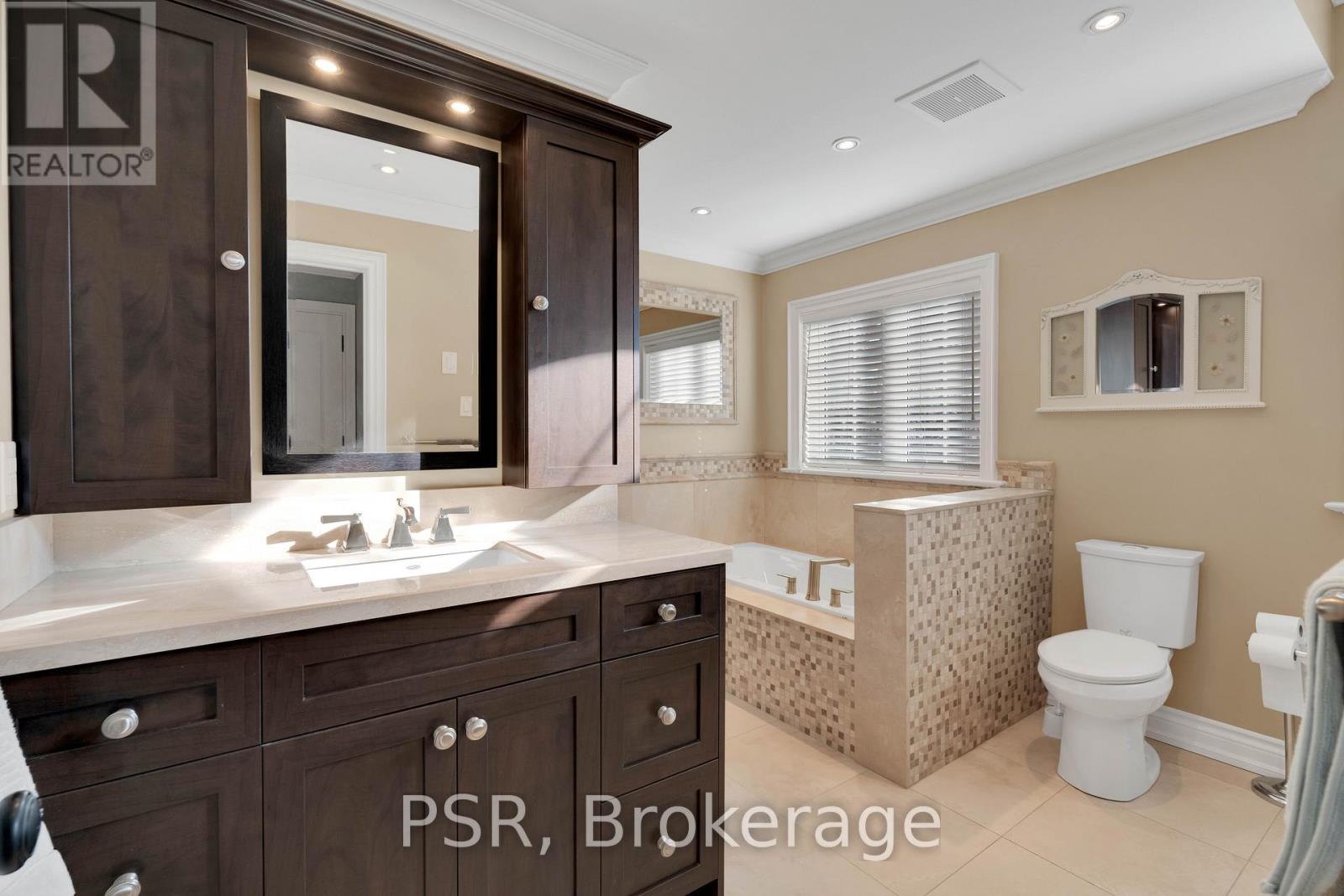 124 Elmpine Trail, King, Ontario  L7B 1K4 - Photo 27 - N12328120