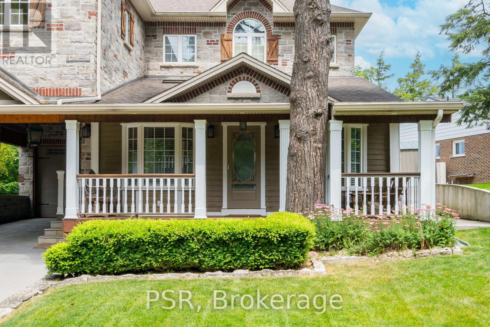 124 Elmpine Trail, King, Ontario  L7B 1K4 - Photo 4 - N12328120