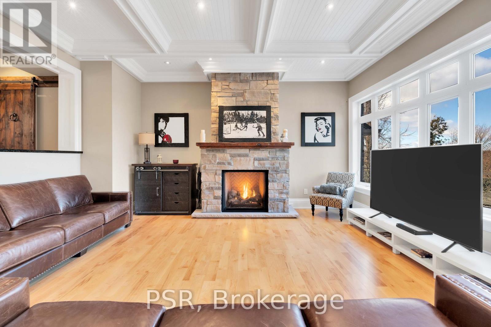 124 Elmpine Trail, King, Ontario  L7B 1K4 - Photo 9 - N12328120