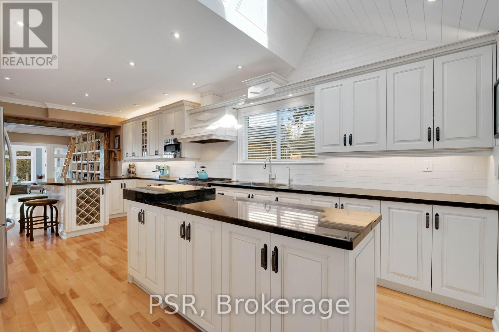 124 Elmpine Trail, King, Ontario  L7B 1K4 - Photo 19 - N12328120