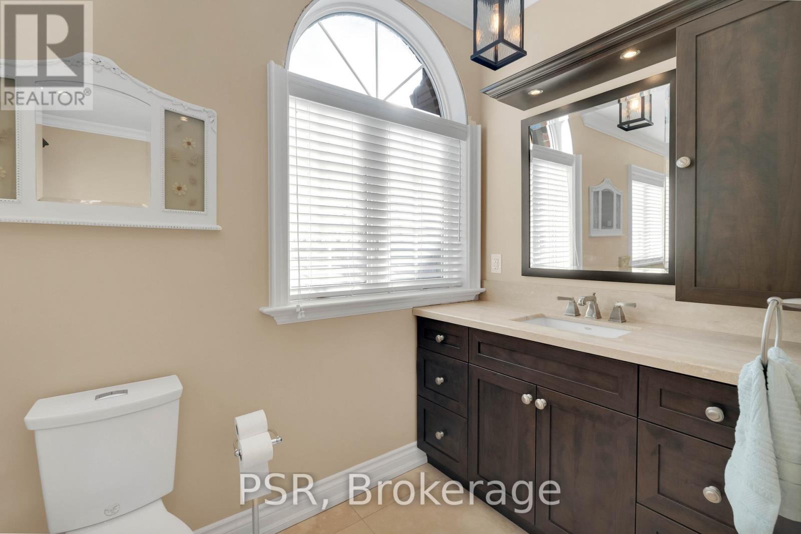 124 Elmpine Trail, King, Ontario  L7B 1K4 - Photo 33 - N12328120