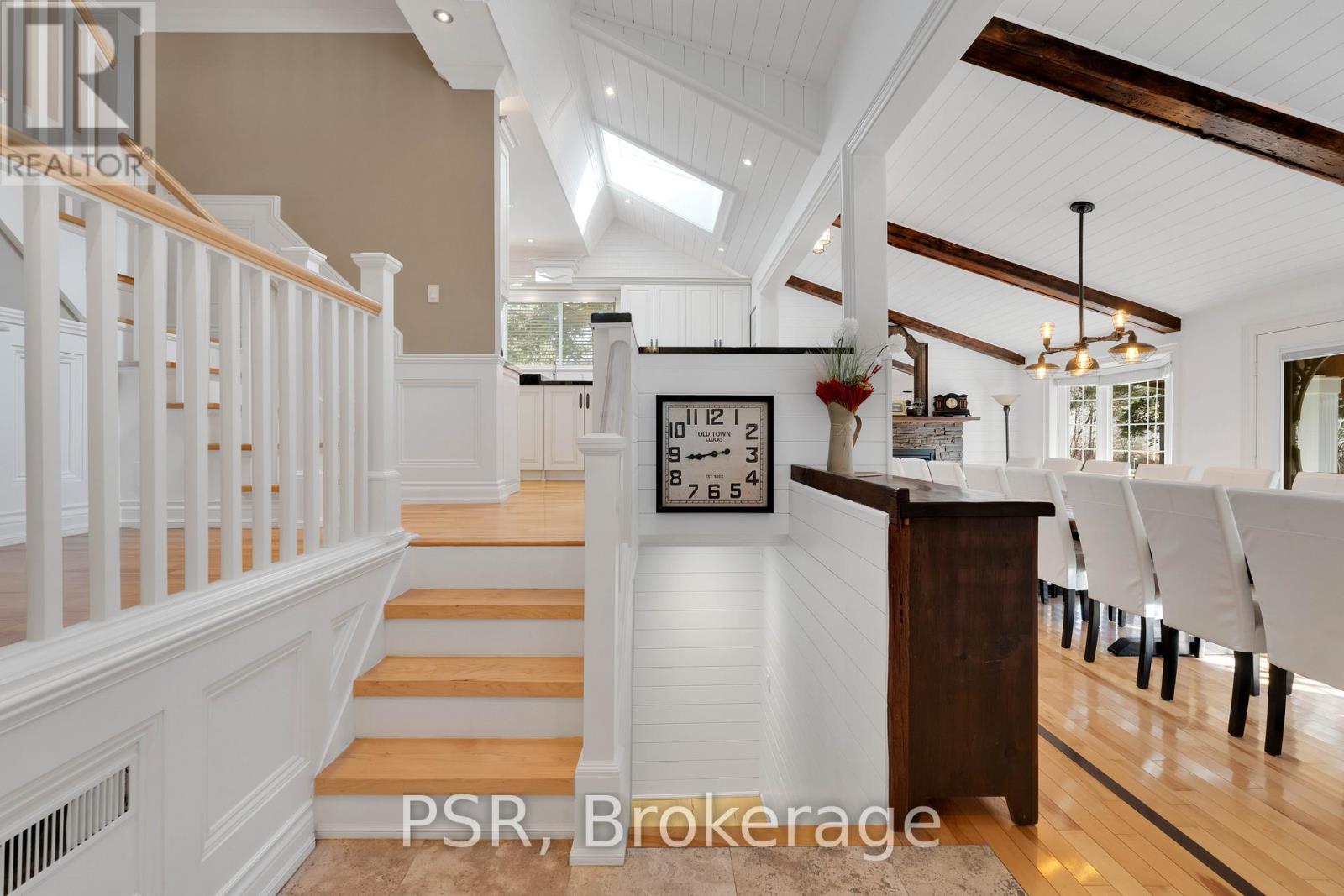 124 Elmpine Trail, King, Ontario  L7B 1K4 - Photo 6 - N12328120