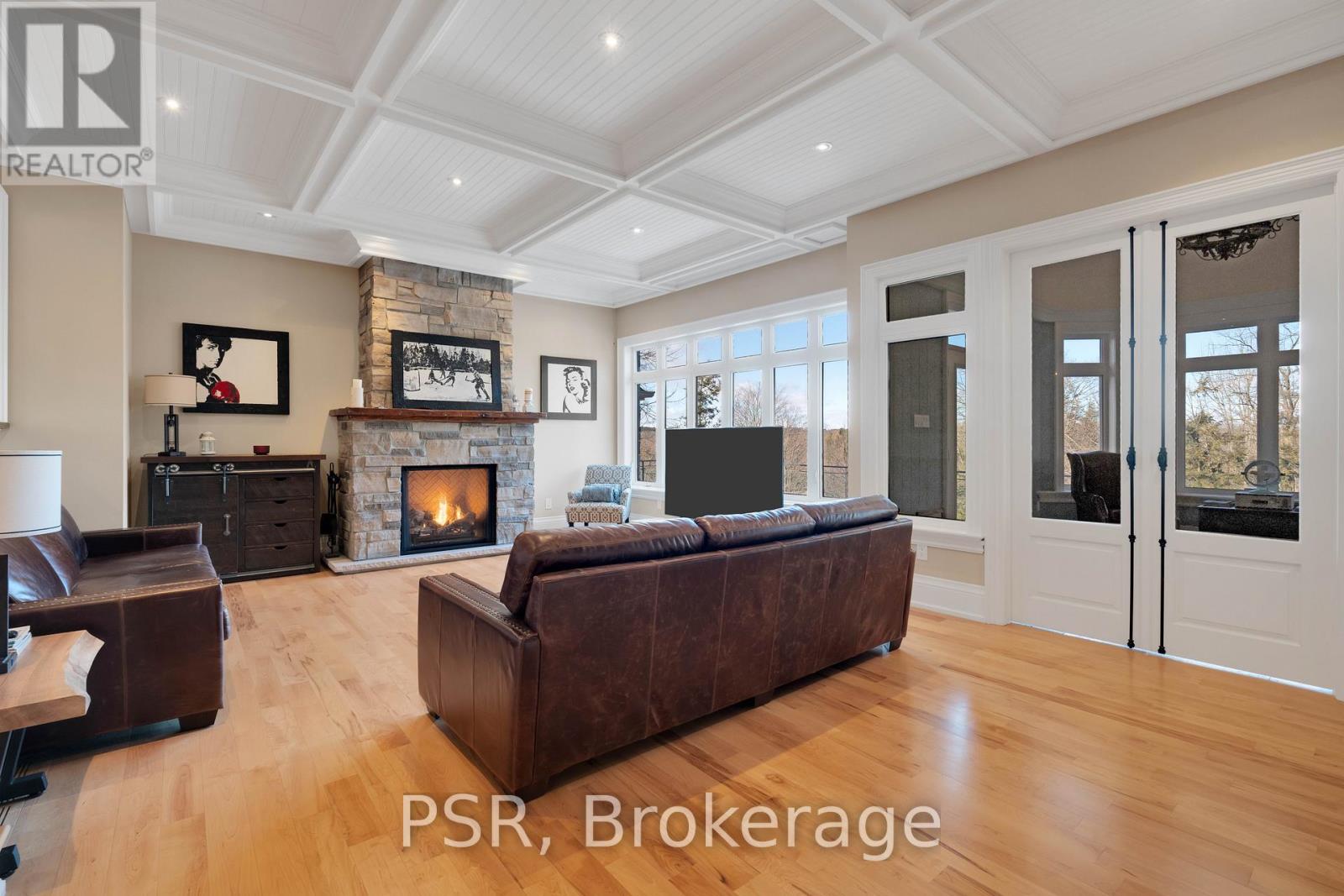 124 Elmpine Trail, King, Ontario  L7B 1K4 - Photo 8 - N12328120