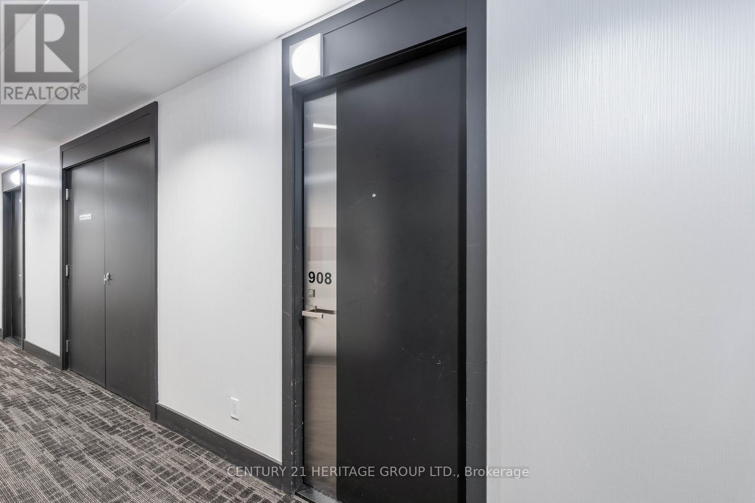 908 - 9471 Yonge Street, Richmond Hill, Ontario  L4C 0Z5 - Photo 4 - N12607166