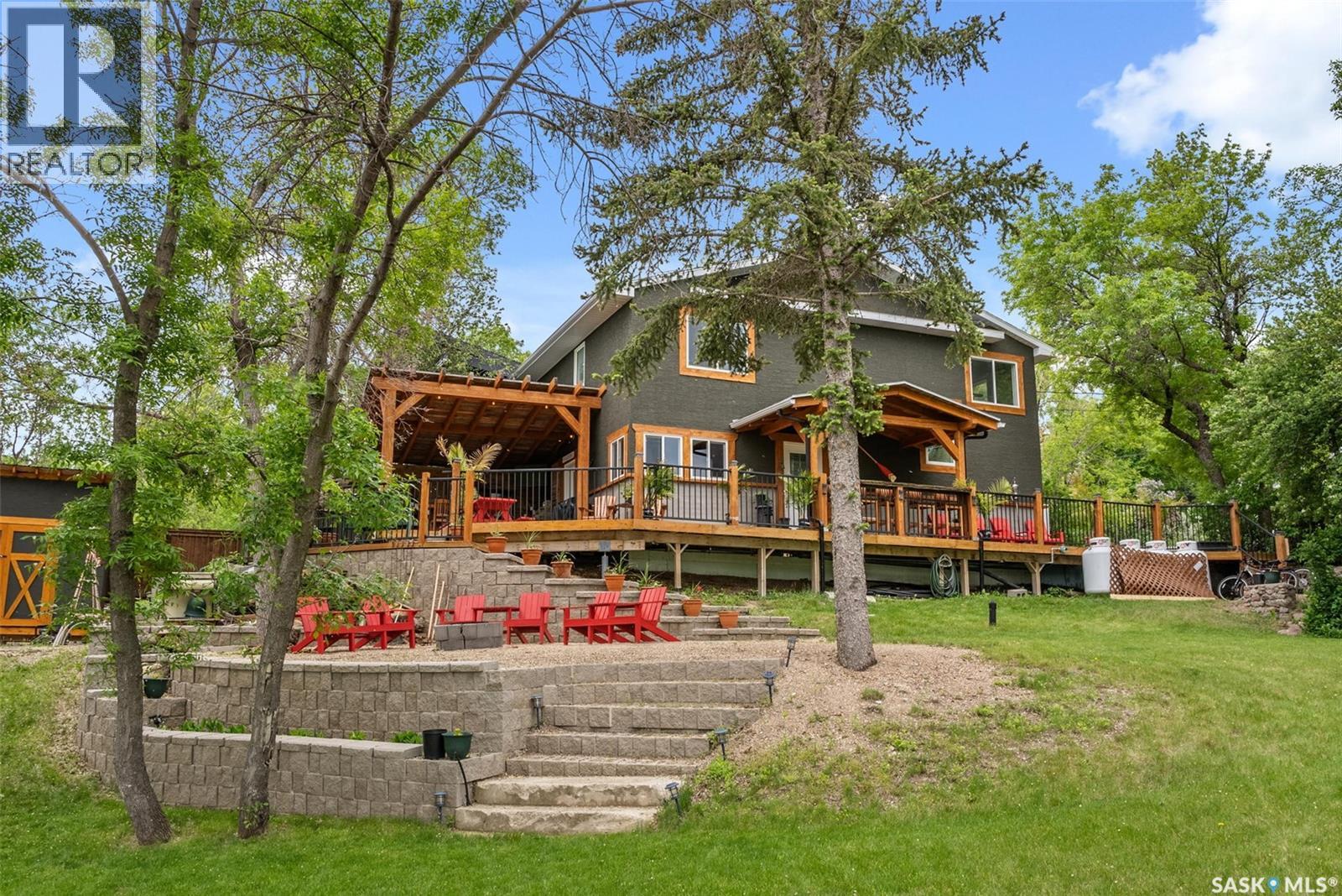 225 3rd STREET E, Regina Beach
