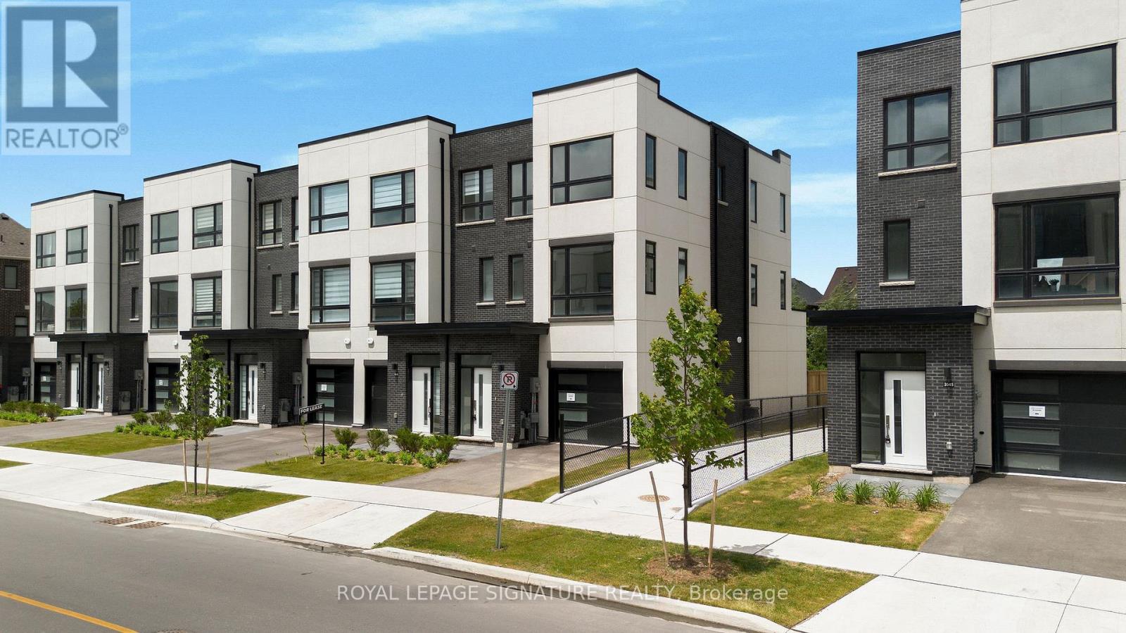 3047 Trailside Drive, Oakville, Ontario  L6M 4M2 - Photo 2 - W12607152