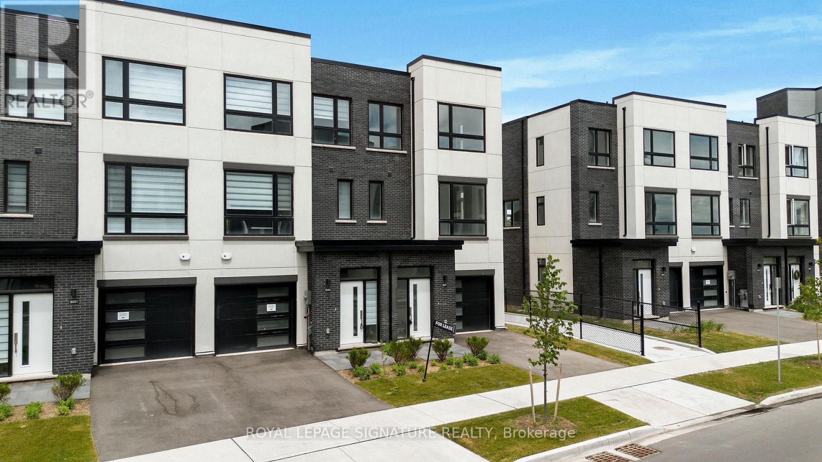 3047 Trailside Drive, Oakville, Ontario  L6M 4M2 - Photo 3 - W12607152