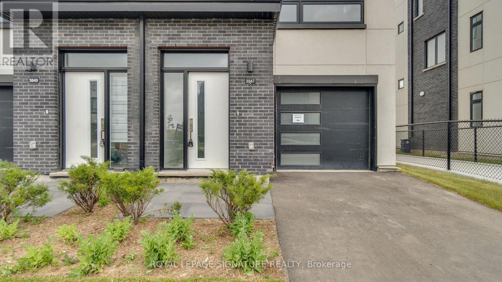 3047 Trailside Drive, Oakville, Ontario  L6M 4M2 - Photo 4 - W12607152