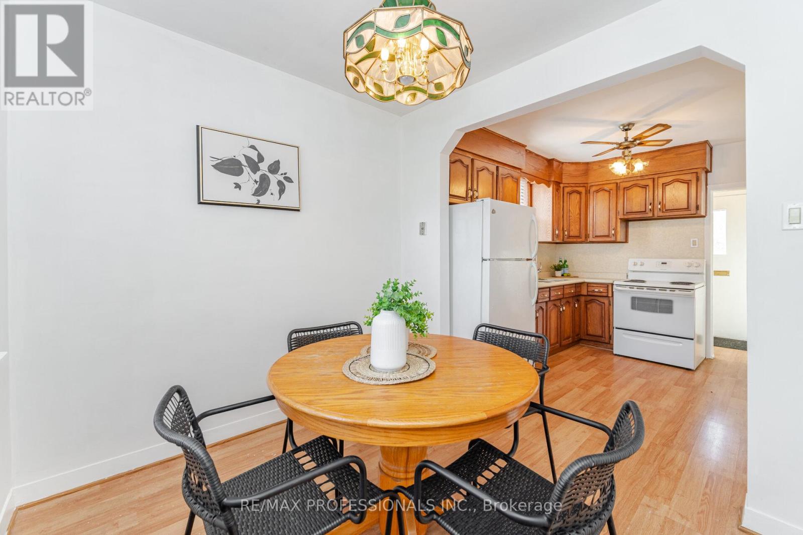 35 Westleigh Crescent, Toronto, Ontario  M8W 3Z6 - Photo 12 - W12607190