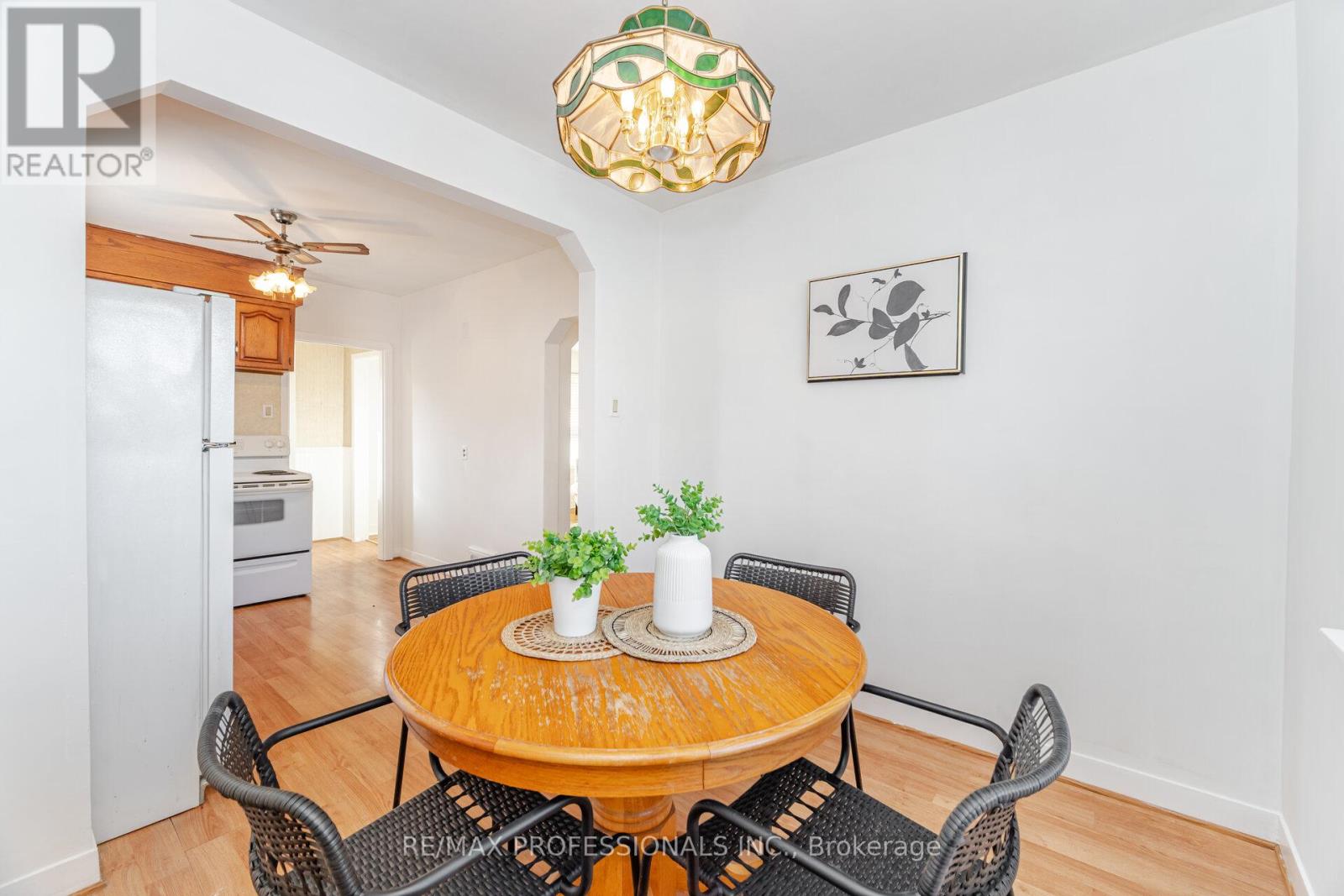 35 Westleigh Crescent, Toronto, Ontario  M8W 3Z6 - Photo 13 - W12607190