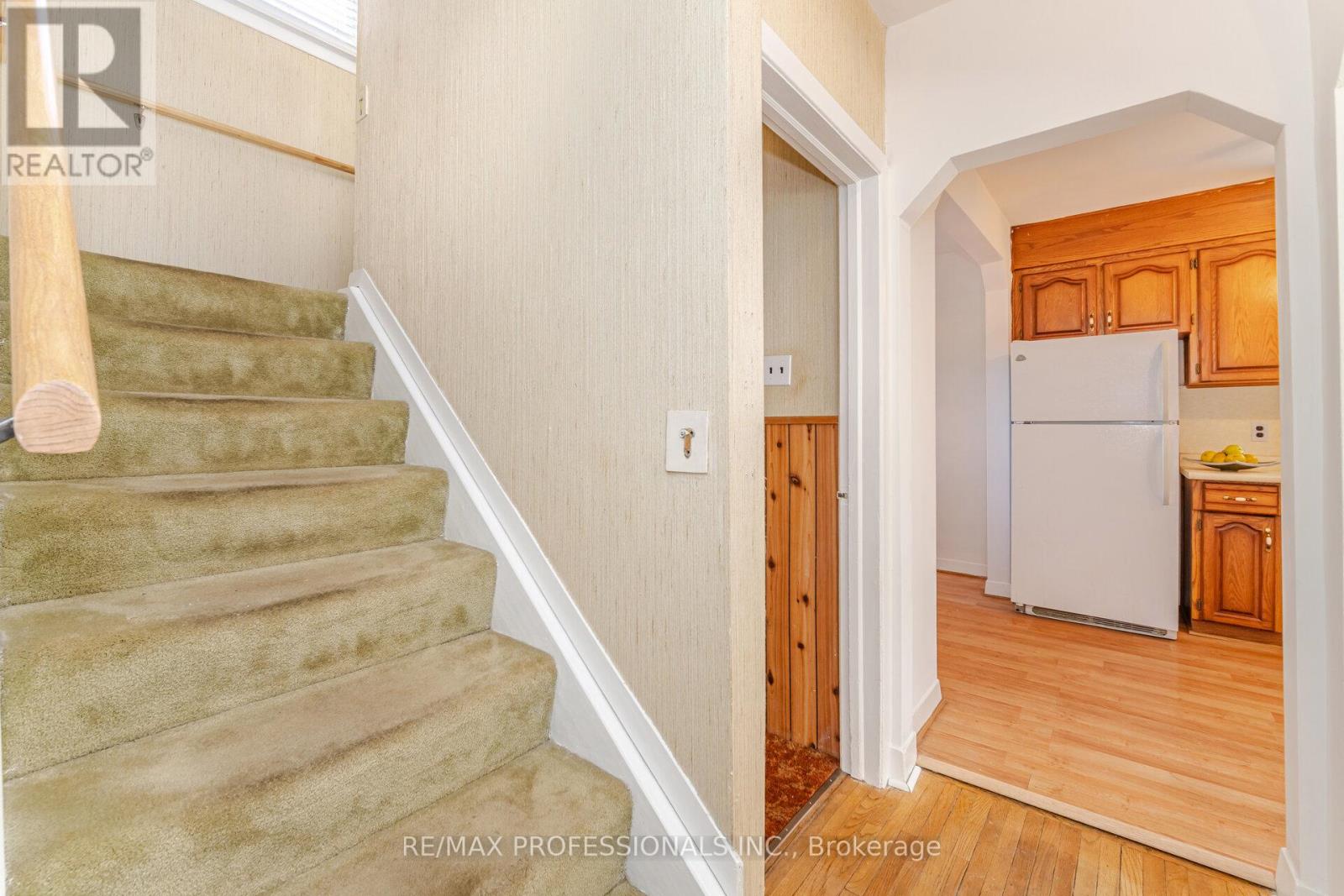 35 Westleigh Crescent, Toronto, Ontario  M8W 3Z6 - Photo 17 - W12607190