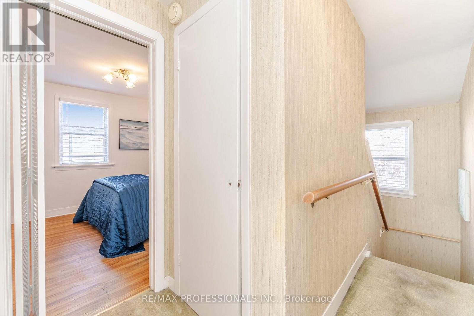 35 Westleigh Crescent, Toronto, Ontario  M8W 3Z6 - Photo 18 - W12607190