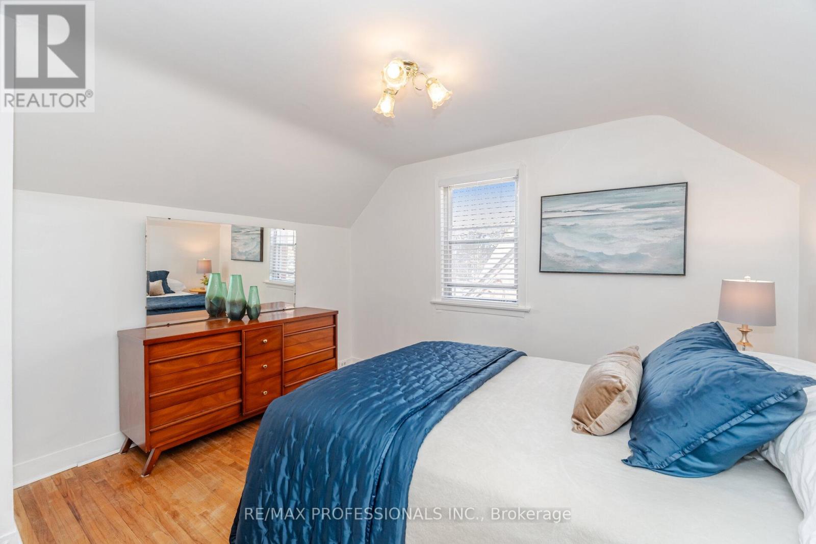 35 Westleigh Crescent, Toronto, Ontario  M8W 3Z6 - Photo 20 - W12607190