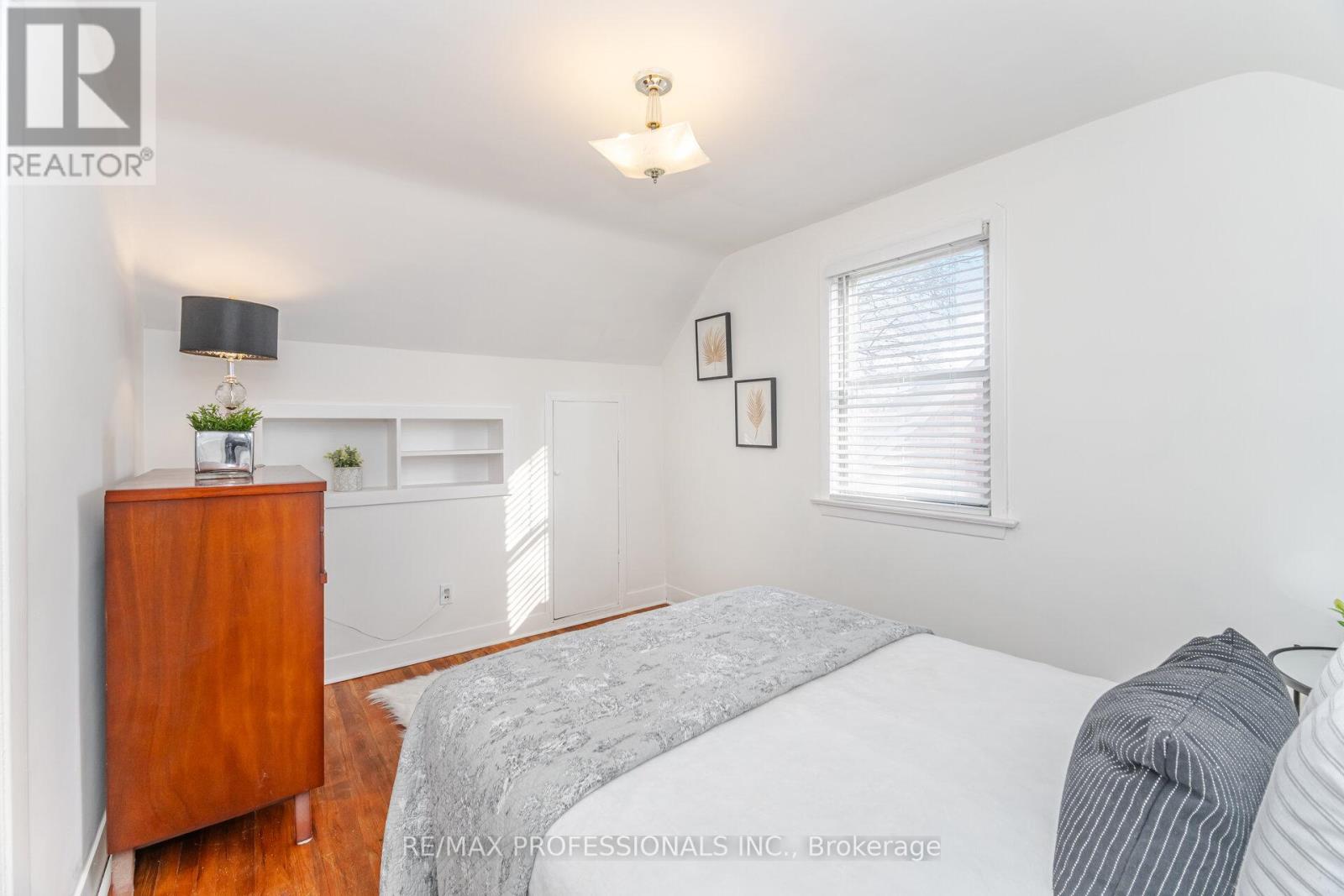 35 Westleigh Crescent, Toronto, Ontario  M8W 3Z6 - Photo 22 - W12607190