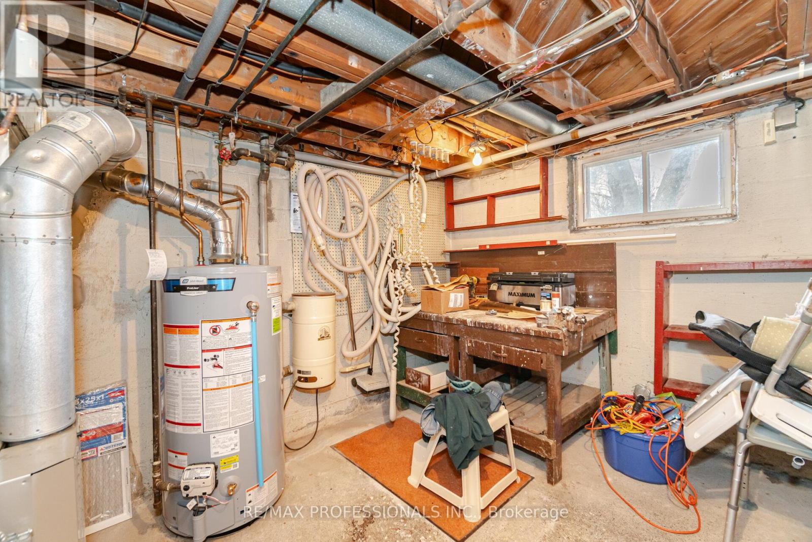 35 Westleigh Crescent, Toronto, Ontario  M8W 3Z6 - Photo 34 - W12607190