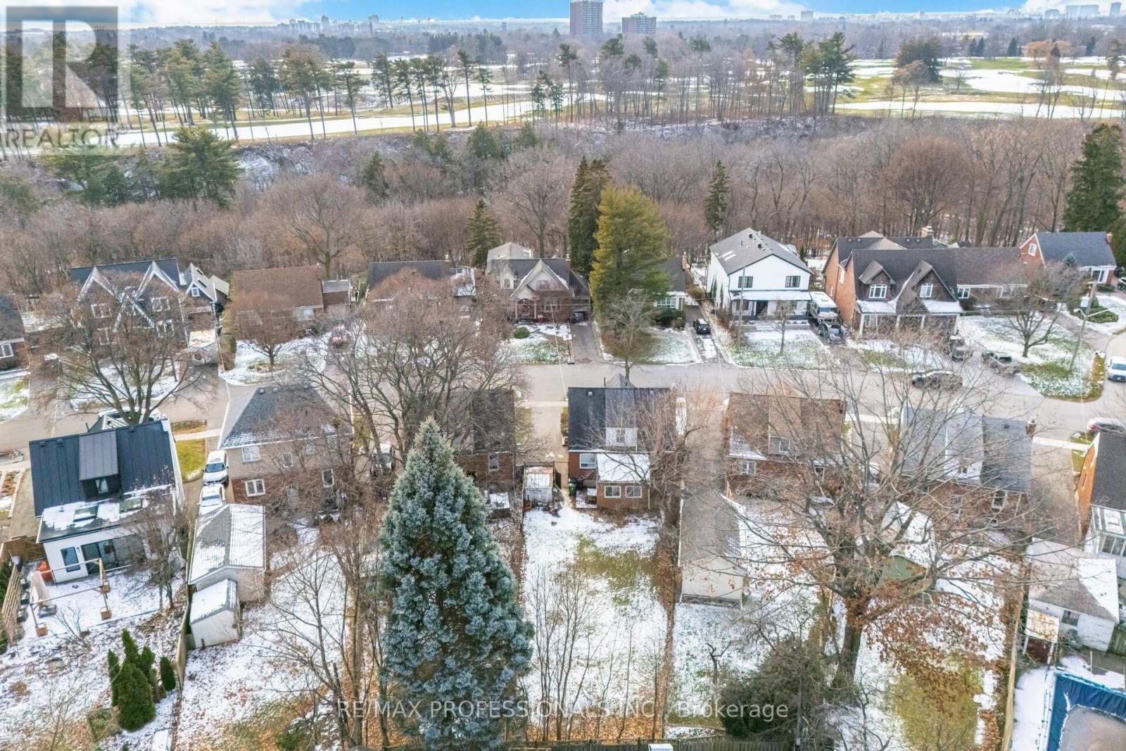 35 Westleigh Crescent, Toronto, Ontario  M8W 3Z6 - Photo 45 - W12607190