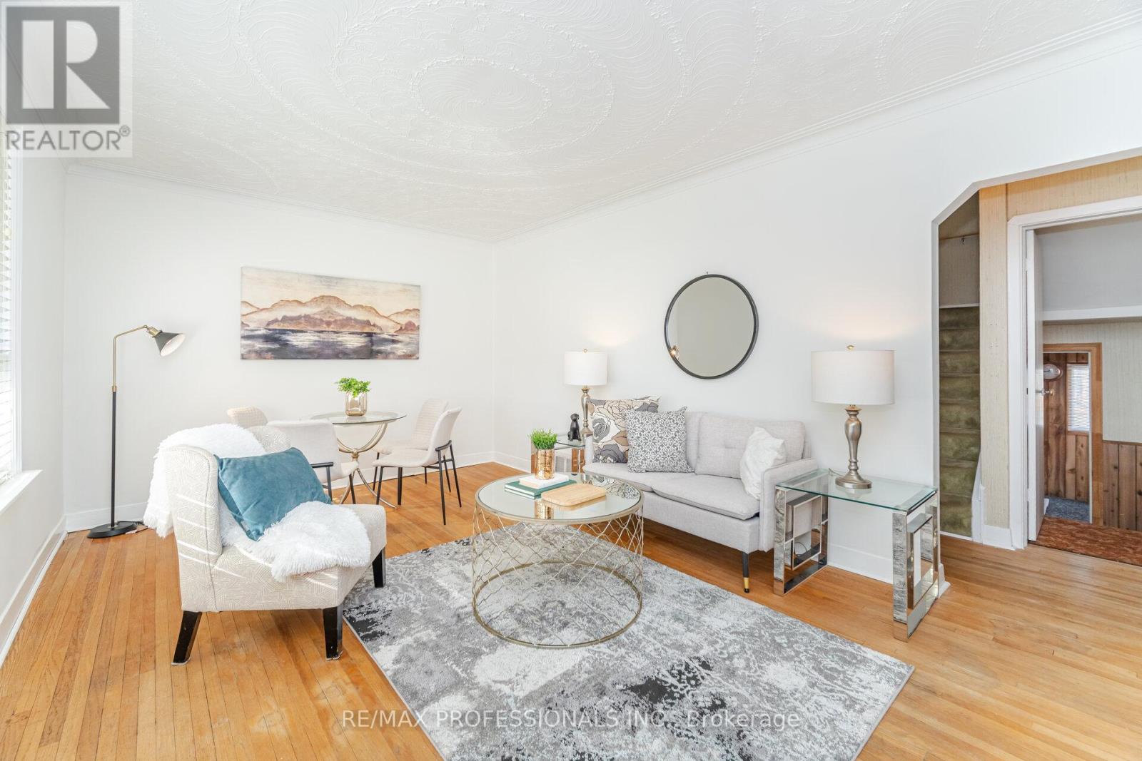 35 Westleigh Crescent, Toronto, Ontario  M8W 3Z6 - Photo 5 - W12607190