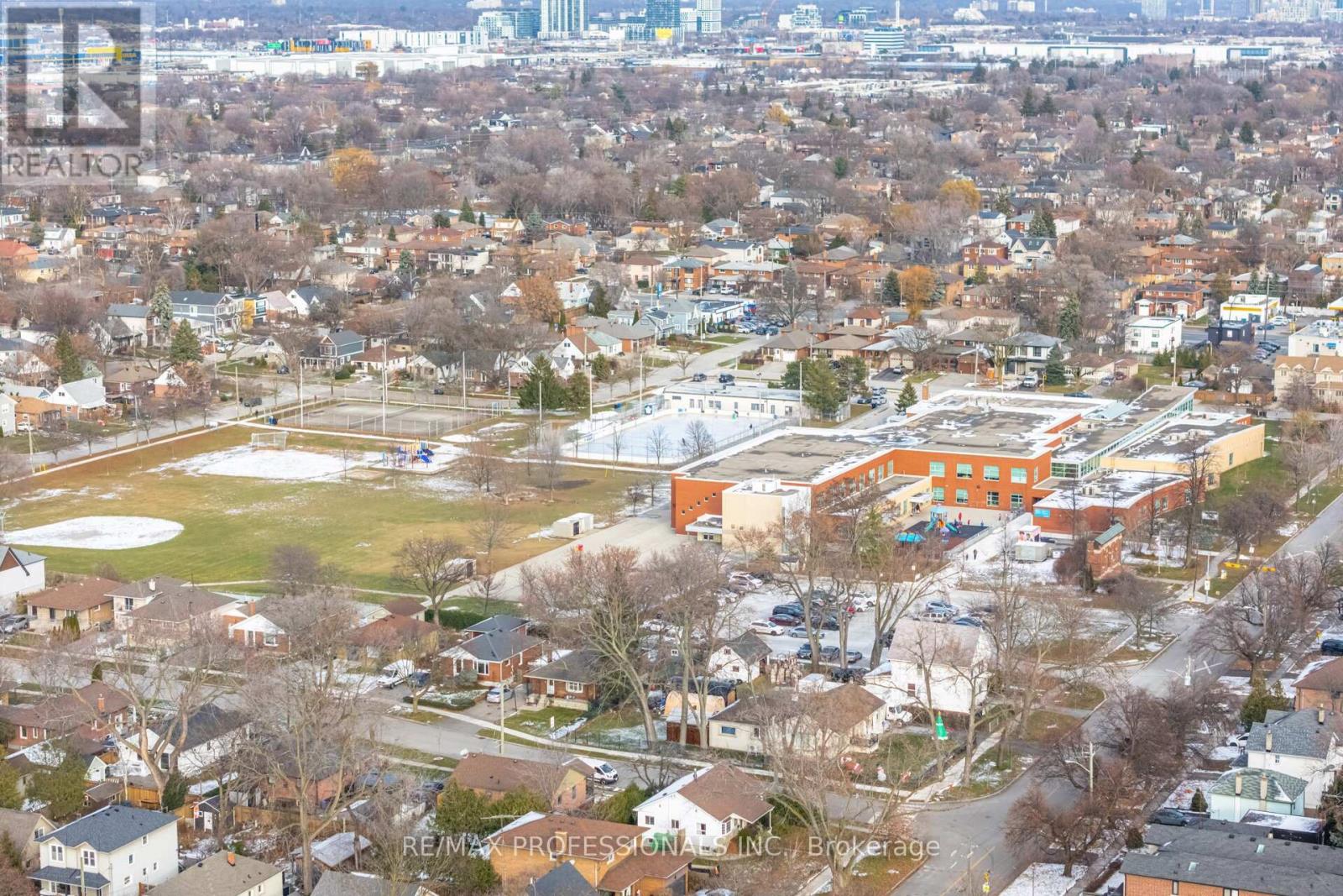 35 Westleigh Crescent, Toronto, Ontario  M8W 3Z6 - Photo 50 - W12607190