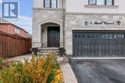 4 Bassett Crescent, Brampton, Ontario  L6X 5G2 - Photo 3 - W12607206