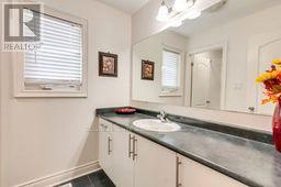 4 Bassett Crescent, Brampton, Ontario  L6X 5G2 - Photo 31 - W12607206