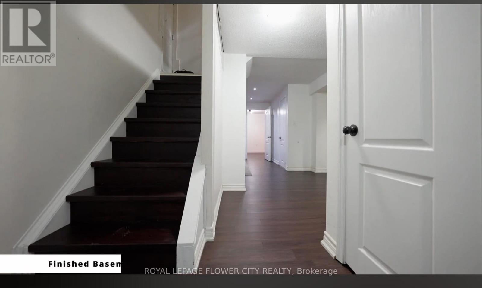 32 Payton Court, Brampton, Ontario  L6W 3Y9 - Photo 2 - W12607218