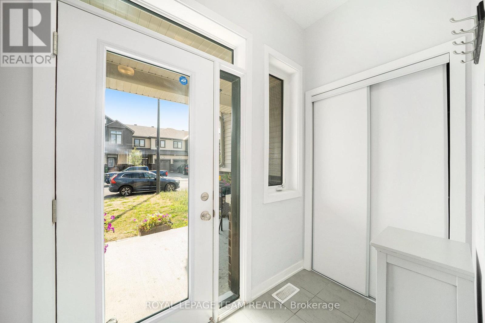 626 Allied Mews, Ottawa, Ontario  K2S 3A1 - Photo 3 - X12607232