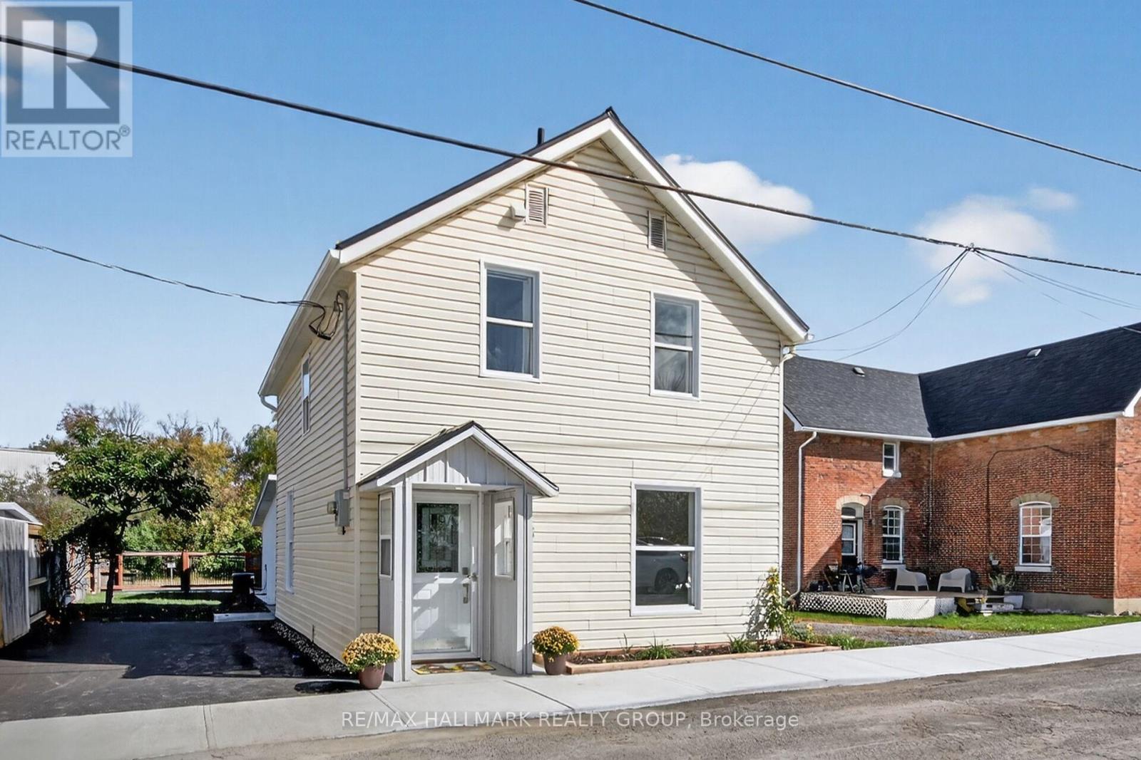 45 Carleton Street, Mississippi Mills, Ontario  K0A 1A0 - Photo 1 - X12459287