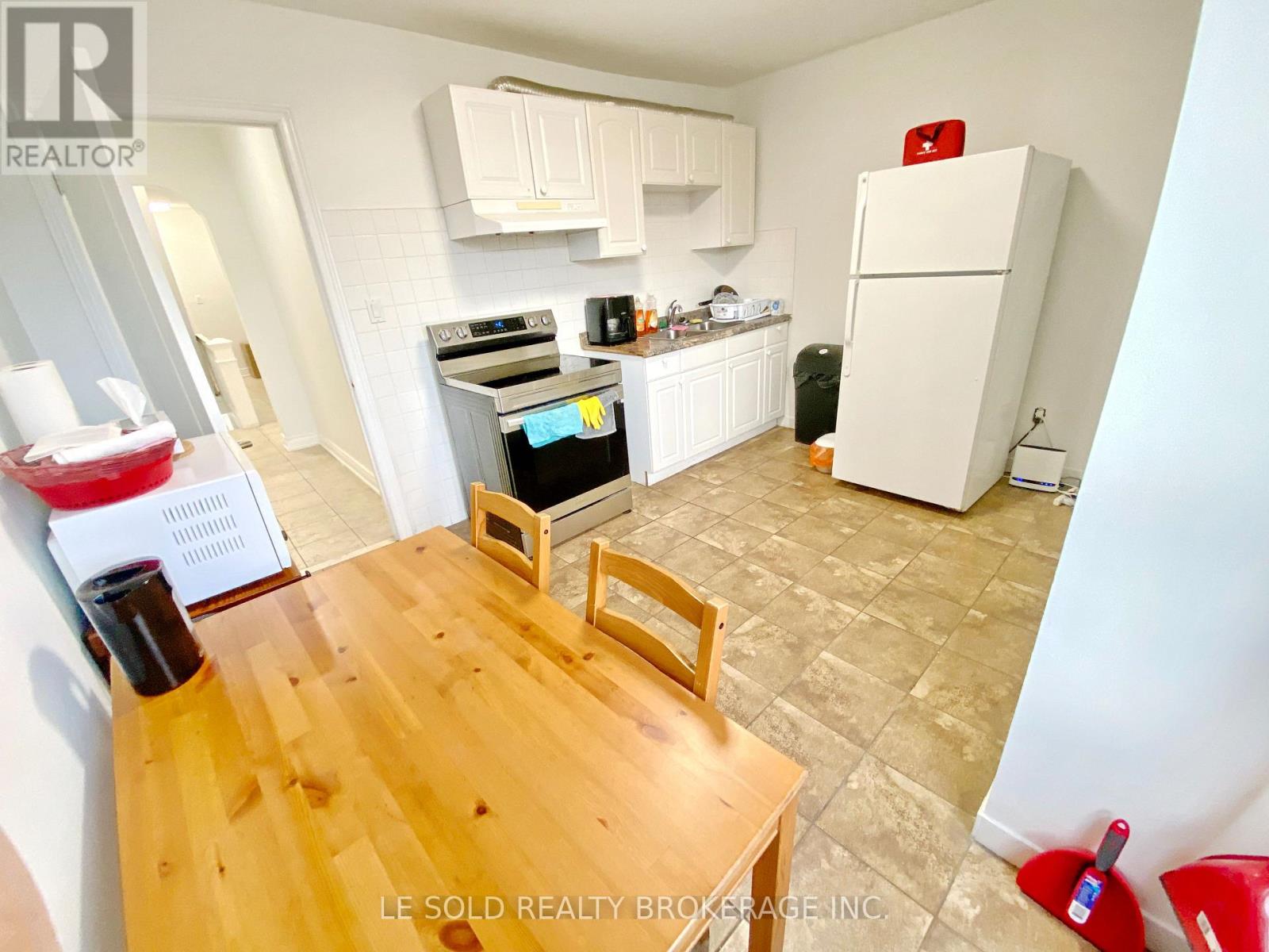 Room 202 - 81 Hallam Street, Toronto, Ontario  M6H 1W7 - Photo 4 - W12607234