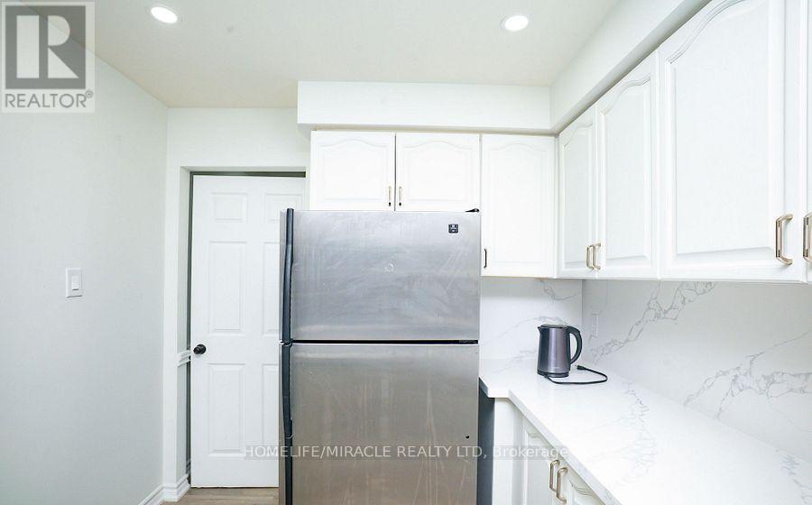 27 Killaloe Crescent, Halton Hills, Ontario  L7G 5N2 - Photo 14 - W12607264