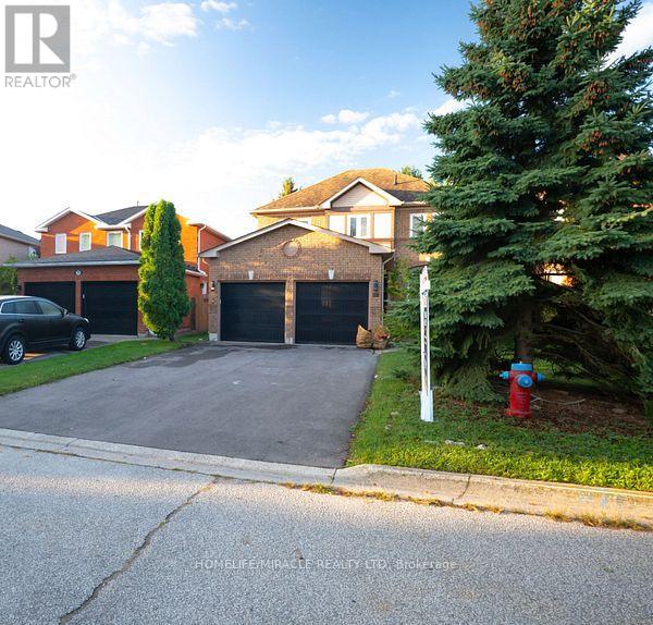 27 Killaloe Crescent, Halton Hills, Ontario  L7G 5N2 - Photo 3 - W12607264