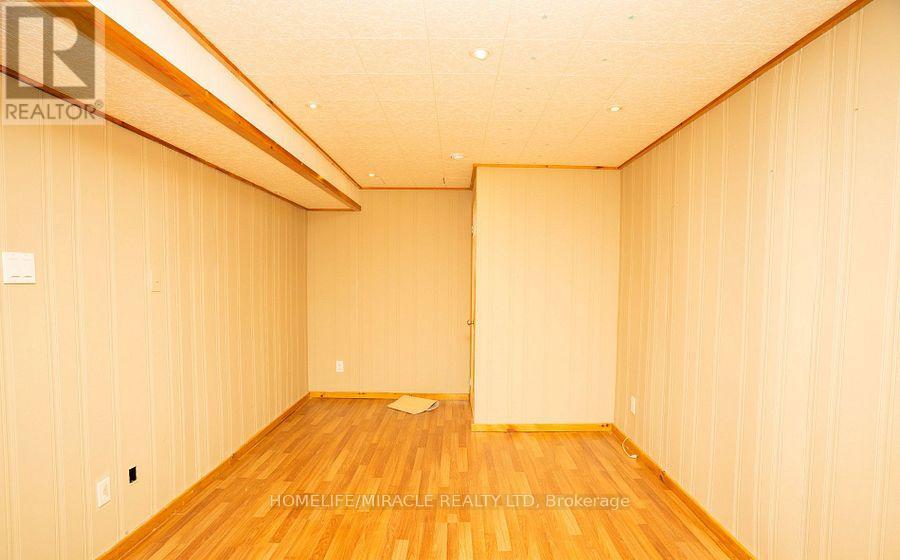 27 Killaloe Crescent, Halton Hills, Ontario  L7G 5N2 - Photo 32 - W12607264