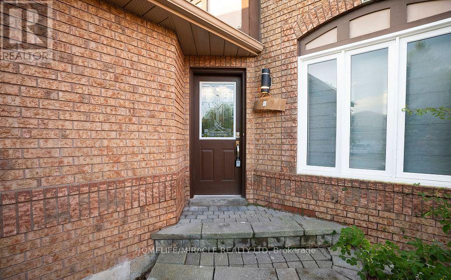 27 Killaloe Crescent, Halton Hills, Ontario  L7G 5N2 - Photo 4 - W12607264