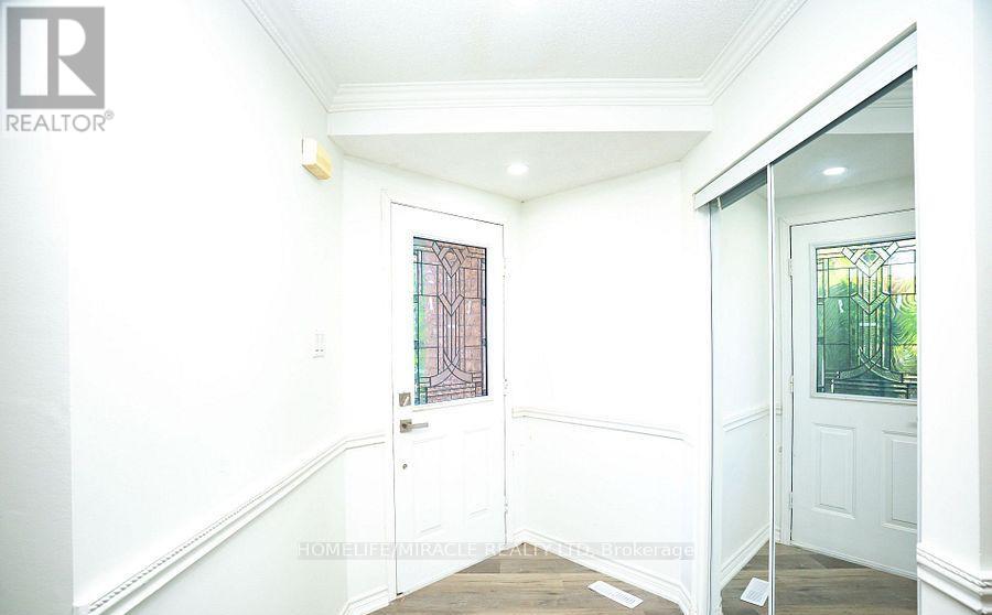 27 Killaloe Crescent, Halton Hills, Ontario  L7G 5N2 - Photo 6 - W12607264