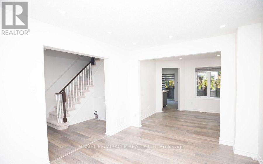 27 Killaloe Crescent, Halton Hills, Ontario  L7G 5N2 - Photo 7 - W12607264