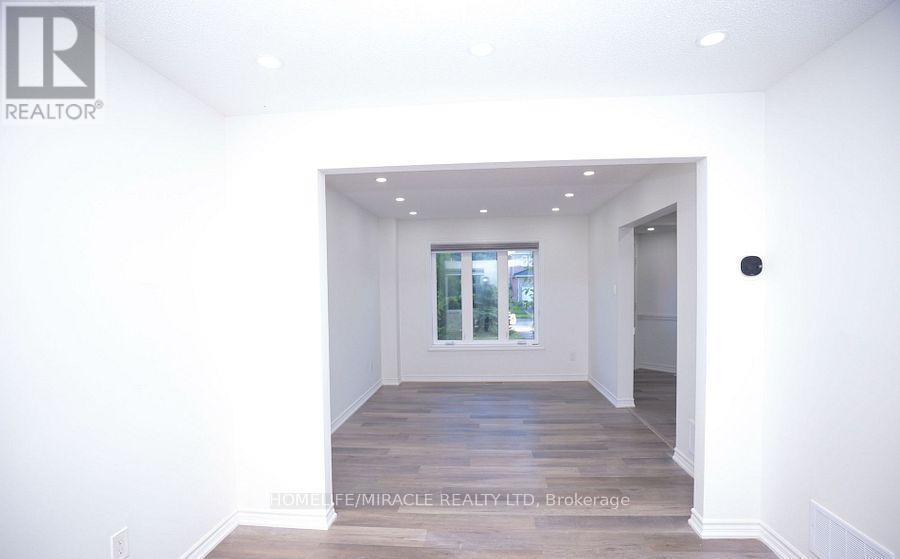 27 Killaloe Crescent, Halton Hills, Ontario  L7G 5N2 - Photo 8 - W12607264