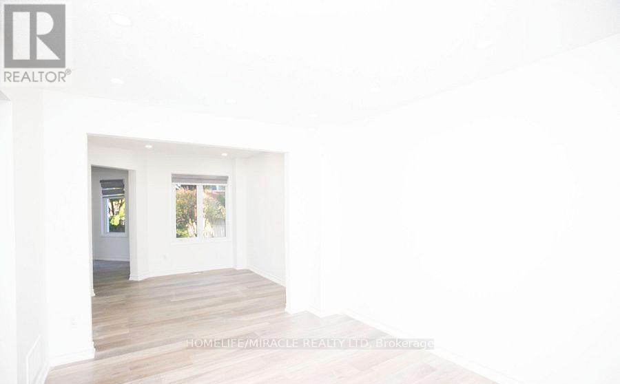 27 Killaloe Crescent, Halton Hills, Ontario  L7G 5N2 - Photo 9 - W12607264