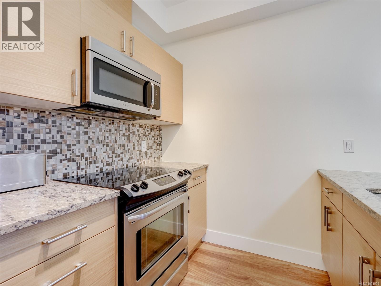 409 935 Cloverdale Ave, Saanich, British Columbia V8X 2T4 - Photo 10 - 1021599