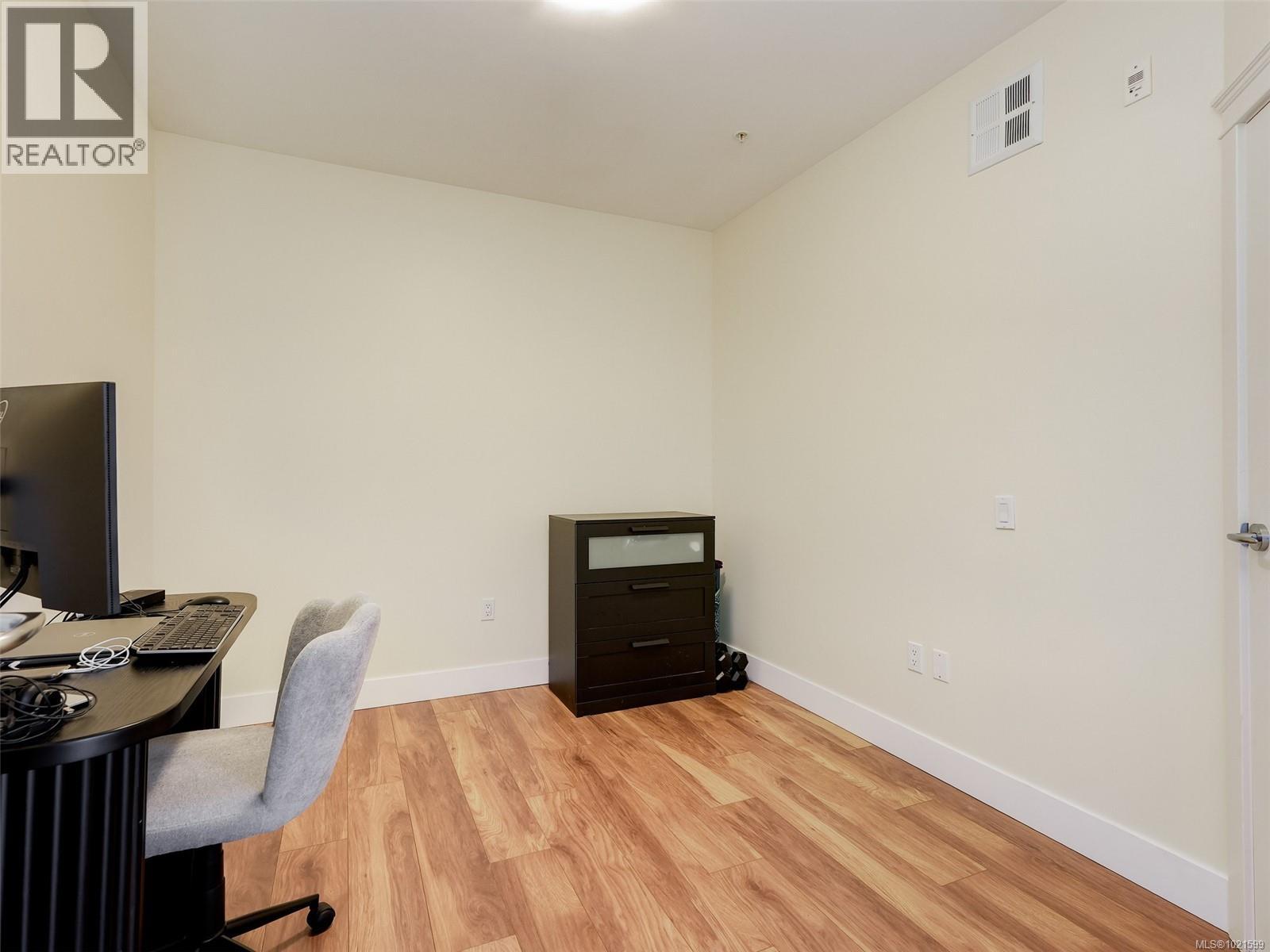 409 935 Cloverdale Ave, Saanich, British Columbia V8X 2T4 - Photo 15 - 1021599