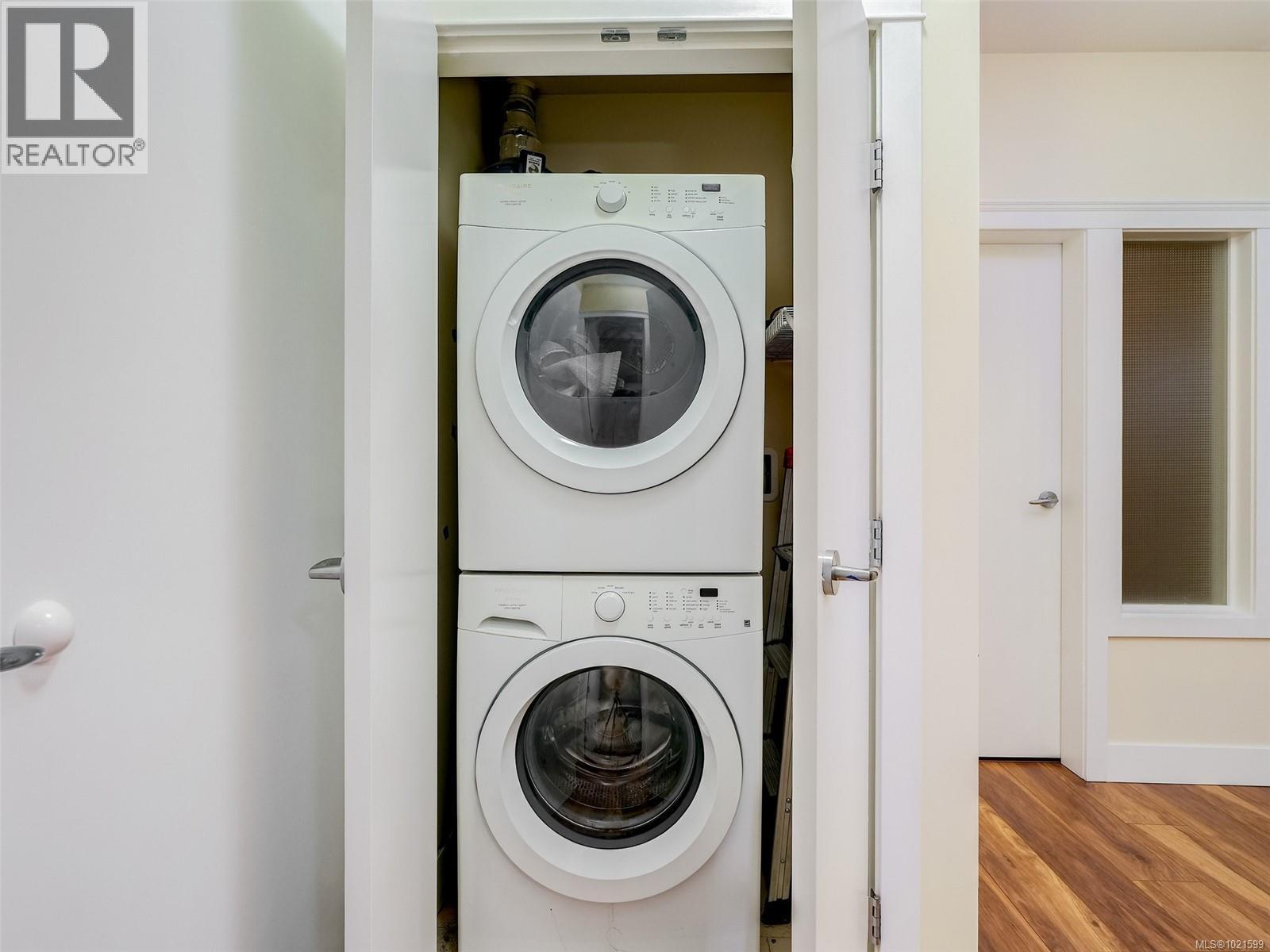 409 935 Cloverdale Ave, Saanich, British Columbia V8X 2T4 - Photo 17 - 1021599