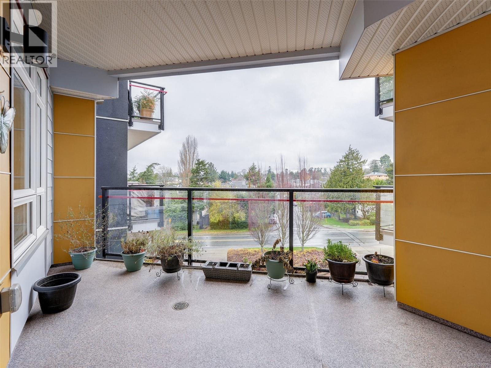 409 935 Cloverdale Ave, Saanich, British Columbia V8X 2T4 - Photo 18 - 1021599