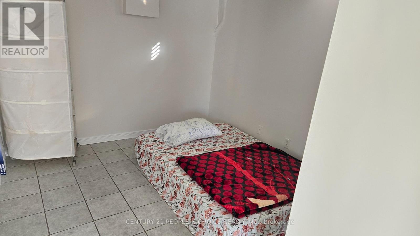 Bsmt - 38 Goreridge Crescent, Brampton, Ontario  L6P 1P1 - Photo 11 - W12605246