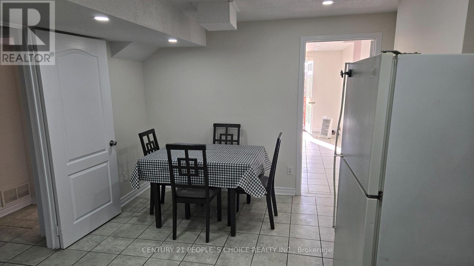 Bsmt - 38 Goreridge Crescent, Brampton, Ontario  L6P 1P1 - Photo 4 - W12605246