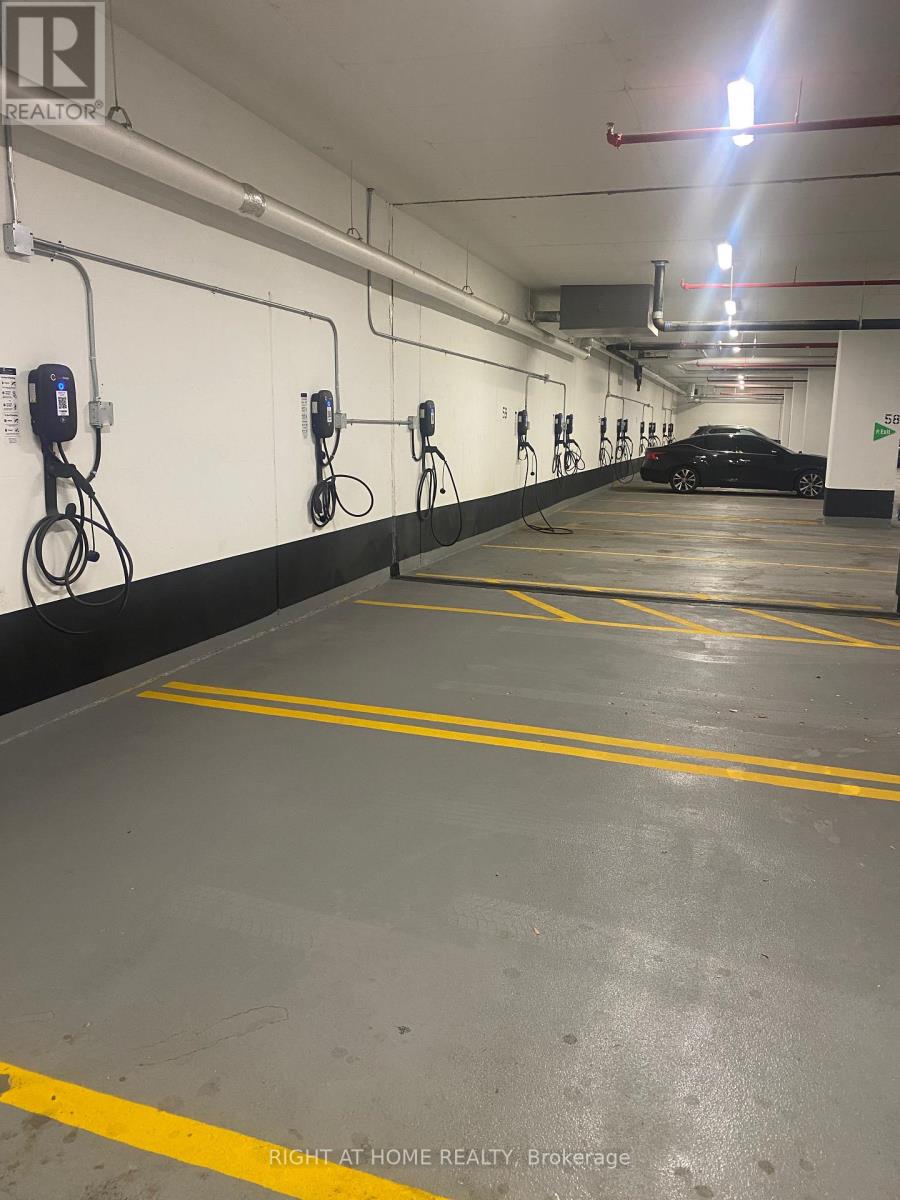 807 - 202 Burnhamthorpe Road E, Mississauga, Ontario  L5A 0B2 - Photo 18 - W12593556