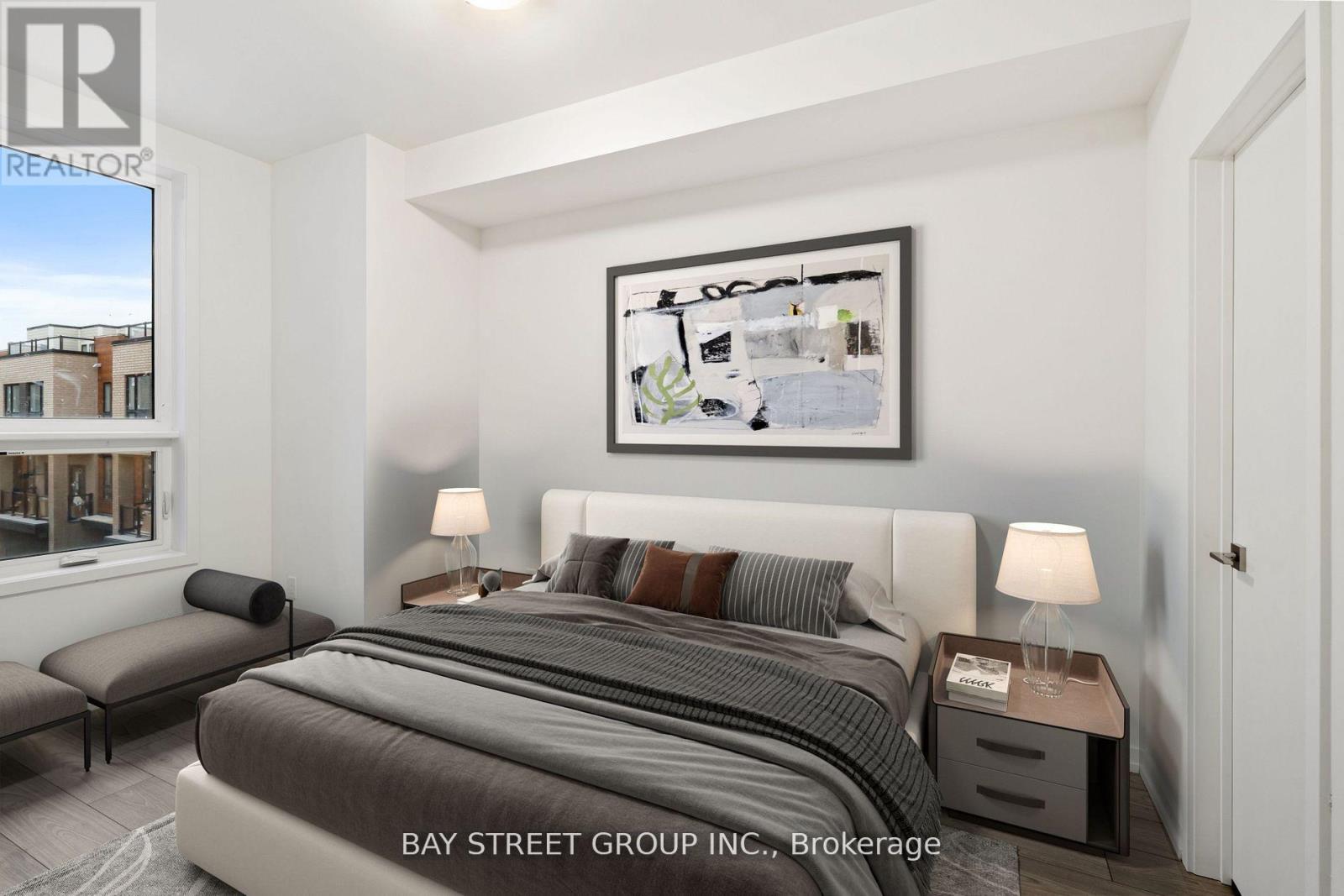 18 - 22 Lytham Green Circle, Newmarket (Glenway Estates), Ontario  L3Y 0H3 - Photo 5 - N12607300