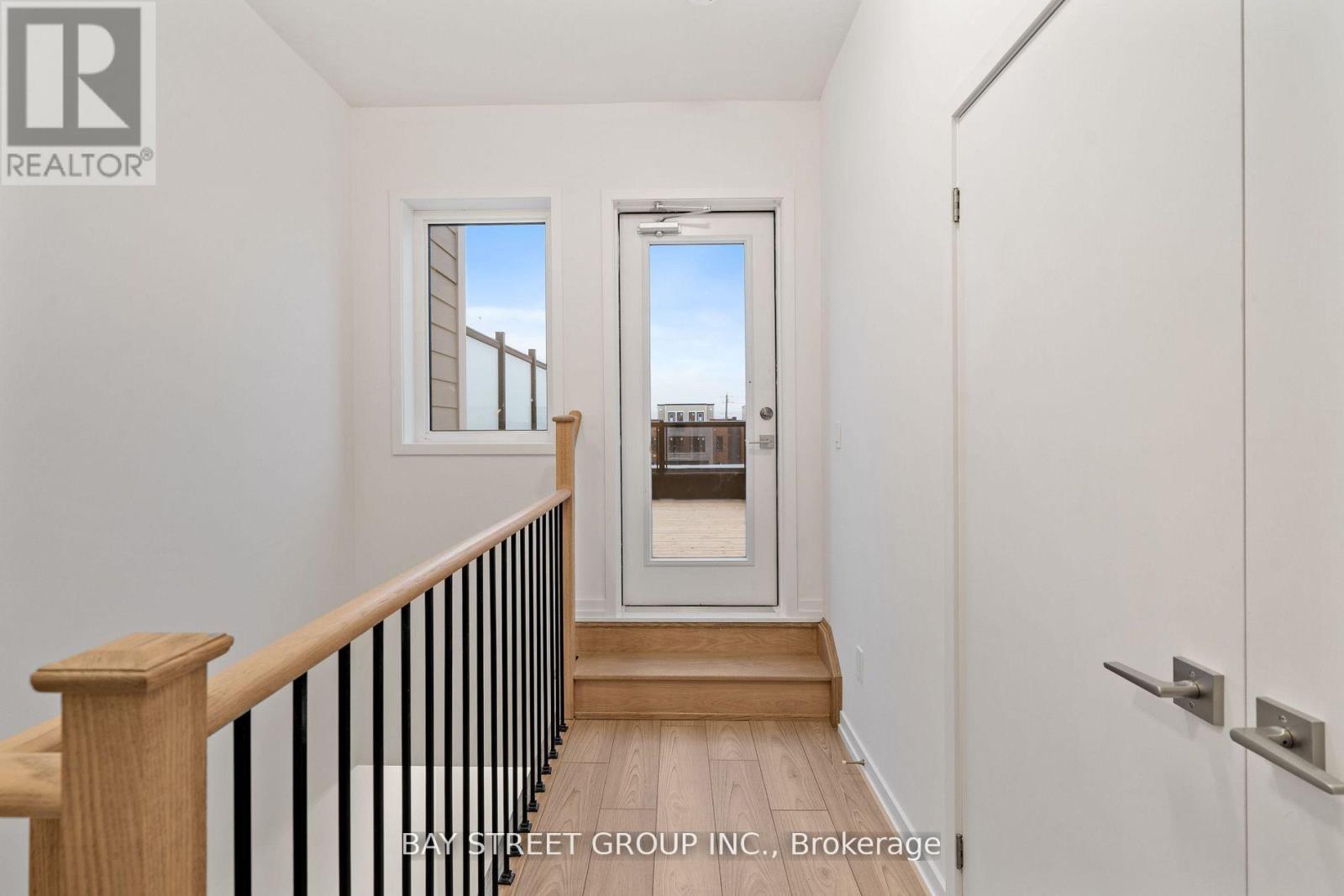 18 - 22 Lytham Green Circle, Newmarket (Glenway Estates), Ontario  L3Y 0H3 - Photo 7 - N12607300