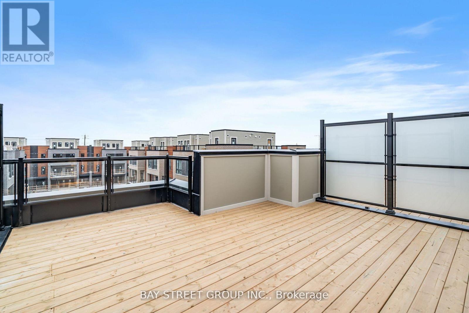 18 - 22 Lytham Green Circle, Newmarket (Glenway Estates), Ontario  L3Y 0H3 - Photo 8 - N12607300