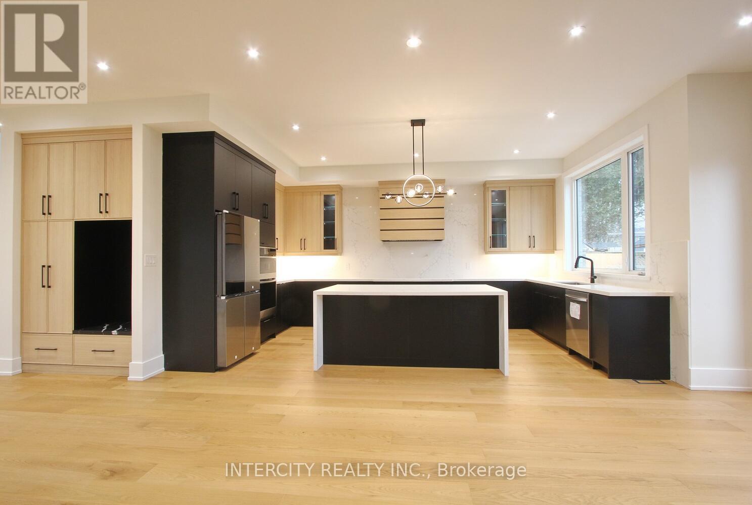 38 Murrie Street, Toronto, Ontario  M8V 1X7 - Photo 11 - W12607274