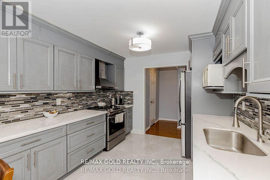 139 Chipmunk Crescent, Brampton, Ontario  L6R 1B7 - Photo 11 - W12607312