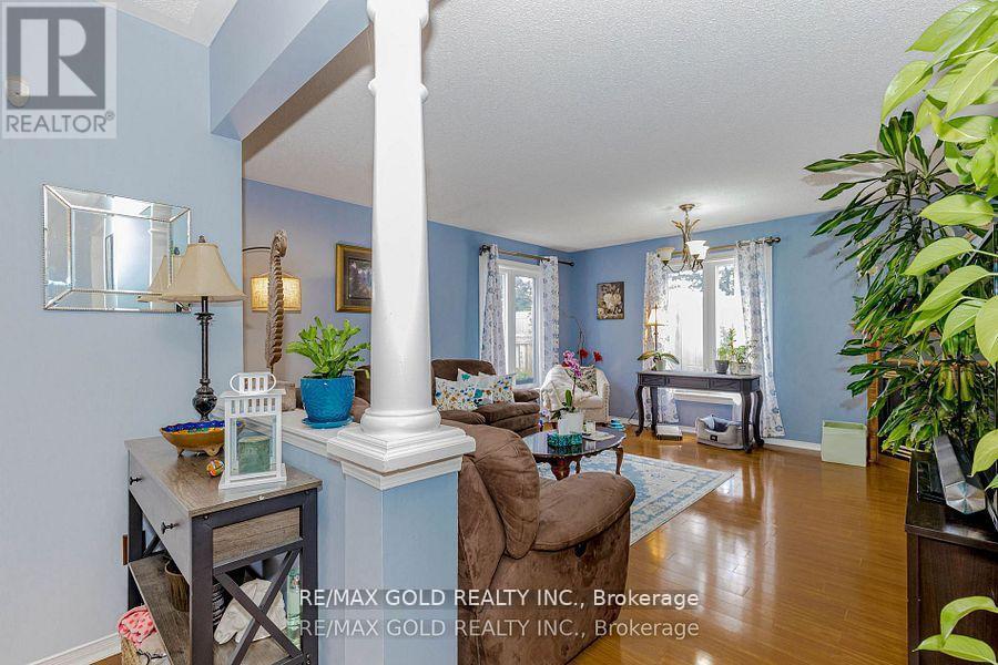 139 Chipmunk Crescent, Brampton, Ontario  L6R 1B7 - Photo 4 - W12607312